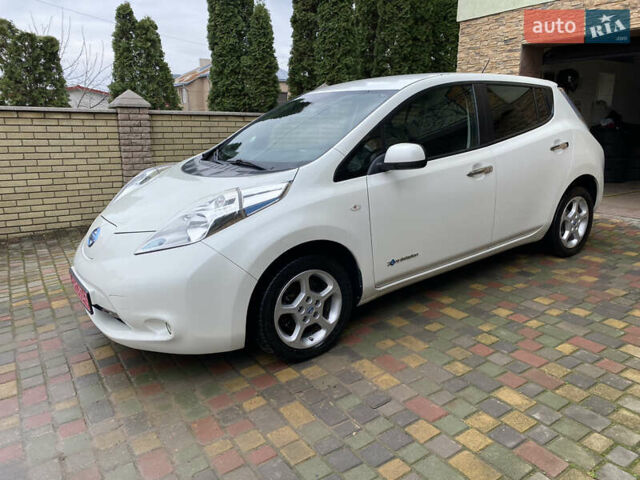 Белый Ниссан Лиф, объемом двигателя 0 л и пробегом 148 тыс. км за 5999 $, фото 4 на Automoto.ua