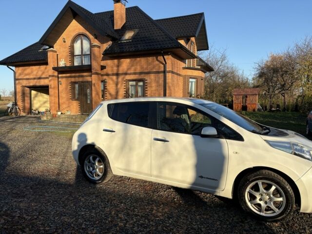 Белый Ниссан Лиф, объемом двигателя 0 л и пробегом 122 тыс. км за 6100 $, фото 9 на Automoto.ua