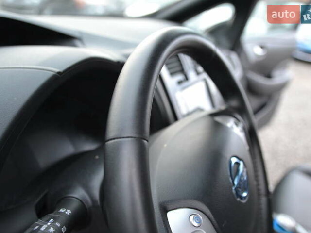 Белый Ниссан Лиф, объемом двигателя 0 л и пробегом 124 тыс. км за 5800 $, фото 22 на Automoto.ua