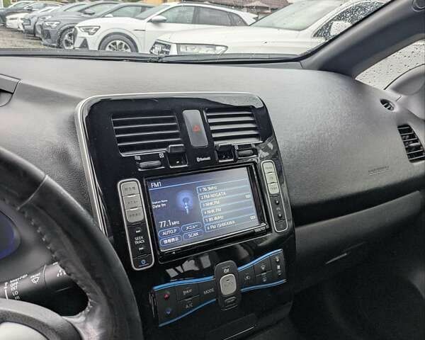 Білий Ніссан Ліф, об'ємом двигуна 0 л та пробігом 134 тис. км за 6500 $, фото 15 на Automoto.ua