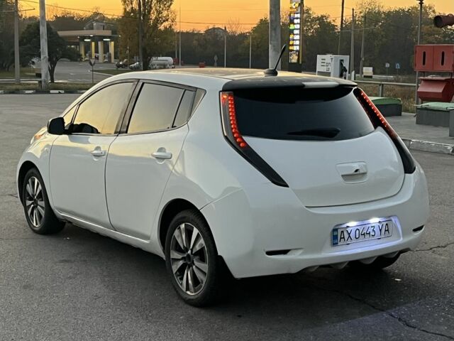 Белый Ниссан Лиф, объемом двигателя 0 л и пробегом 170 тыс. км за 4500 $, фото 3 на Automoto.ua