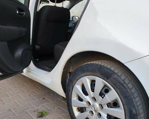 Белый Ниссан Лиф, объемом двигателя 0 л и пробегом 75 тыс. км за 6800 $, фото 12 на Automoto.ua