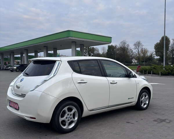 Белый Ниссан Лиф, объемом двигателя 0 л и пробегом 145 тыс. км за 6799 $, фото 6 на Automoto.ua