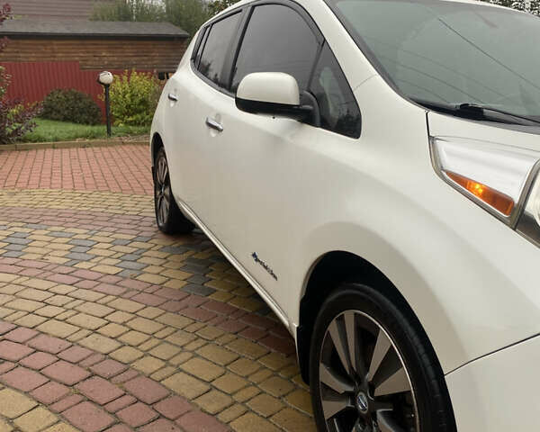 Білий Ніссан Ліф, об'ємом двигуна 0 л та пробігом 167 тис. км за 6700 $, фото 7 на Automoto.ua