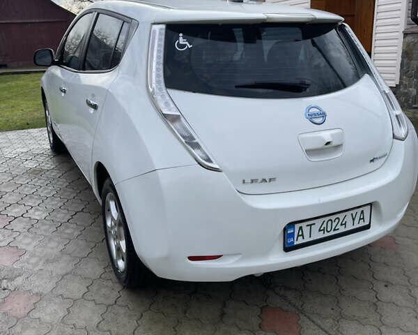 Белый Ниссан Лиф, объемом двигателя 0 л и пробегом 118 тыс. км за 6400 $, фото 11 на Automoto.ua