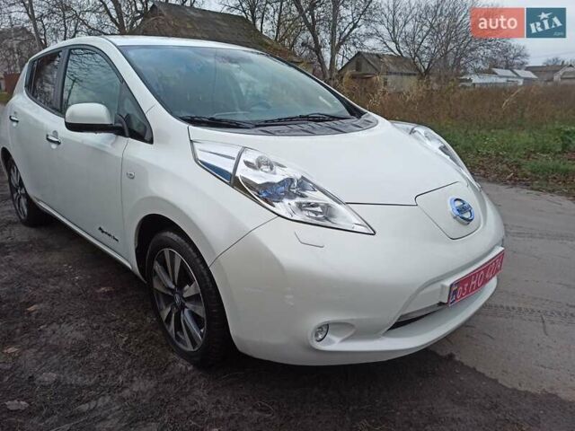 Белый Ниссан Лиф, объемом двигателя 0 л и пробегом 82 тыс. км за 7200 $, фото 8 на Automoto.ua