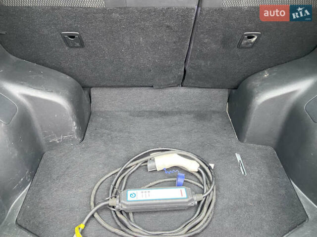 Белый Ниссан Лиф, объемом двигателя 0 л и пробегом 223 тыс. км за 5900 $, фото 18 на Automoto.ua