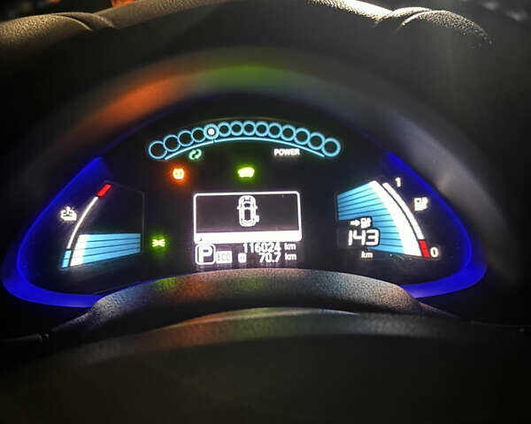 Білий Ніссан Ліф, об'ємом двигуна 0 л та пробігом 117 тис. км за 6500 $, фото 6 на Automoto.ua