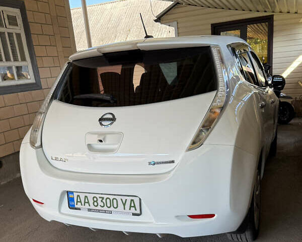 Белый Ниссан Лиф, объемом двигателя 0 л и пробегом 146 тыс. км за 6500 $, фото 9 на Automoto.ua