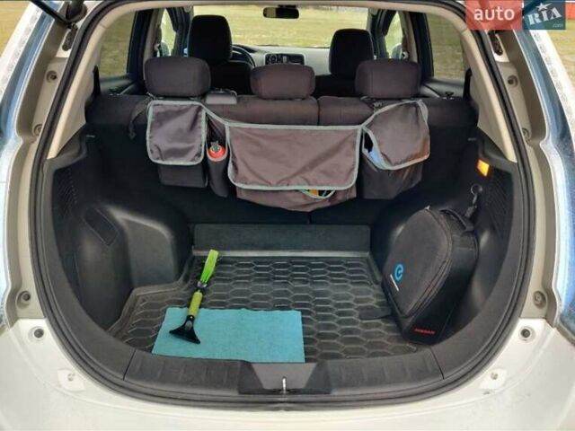 Белый Ниссан Лиф, объемом двигателя 0 л и пробегом 145 тыс. км за 9200 $, фото 5 на Automoto.ua