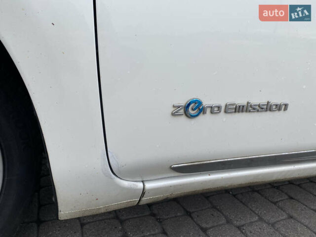 Белый Ниссан Лиф, объемом двигателя 0 л и пробегом 140 тыс. км за 5450 $, фото 34 на Automoto.ua