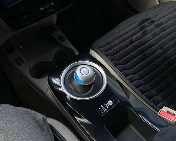 Білий Ніссан Ліф, об'ємом двигуна 0 л та пробігом 140 тис. км за 7000 $, фото 14 на Automoto.ua