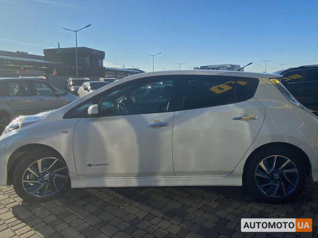 Білий Ніссан Ліф, об'ємом двигуна 24 л та пробігом 122 тис. км за 7700 $, фото 2 на Automoto.ua