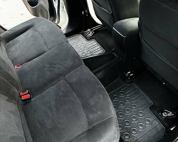 Білий Ніссан Ліф, об'ємом двигуна 0 л та пробігом 96 тис. км за 7950 $, фото 40 на Automoto.ua