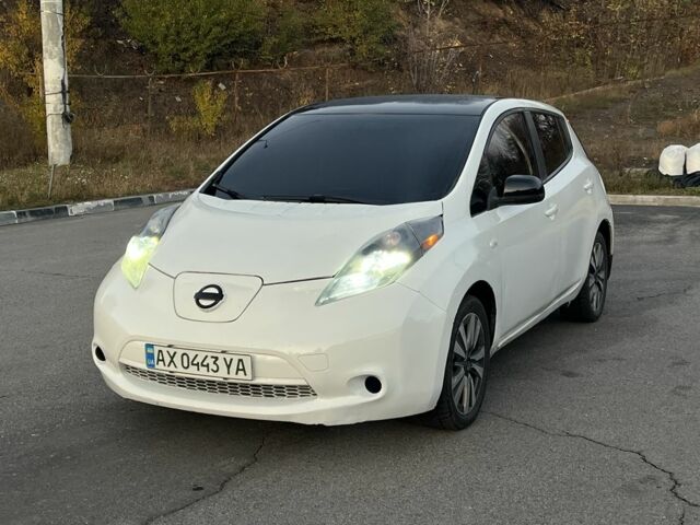 Белый Ниссан Лиф, объемом двигателя 0 л и пробегом 170 тыс. км за 4500 $, фото 1 на Automoto.ua