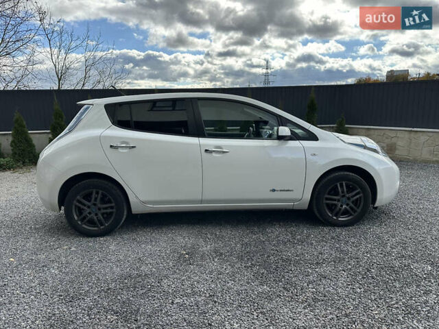 Белый Ниссан Лиф, объемом двигателя 0 л и пробегом 136 тыс. км за 5900 $, фото 1 на Automoto.ua