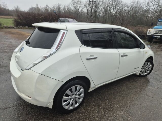 Белый Ниссан Лиф, объемом двигателя 0 л и пробегом 158 тыс. км за 6300 $, фото 4 на Automoto.ua