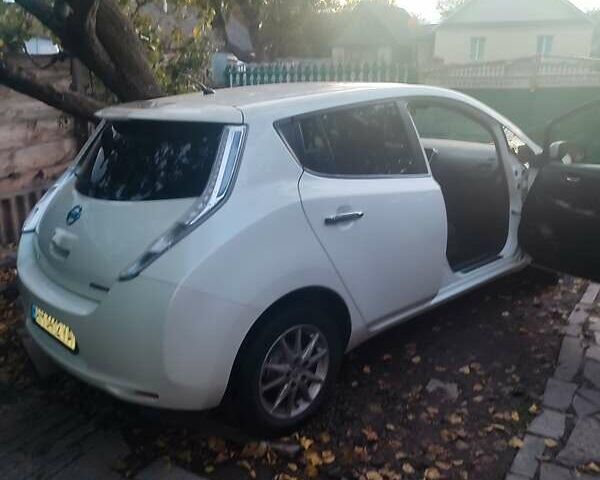 Белый Ниссан Лиф, объемом двигателя 0 л и пробегом 115 тыс. км за 6400 $, фото 4 на Automoto.ua