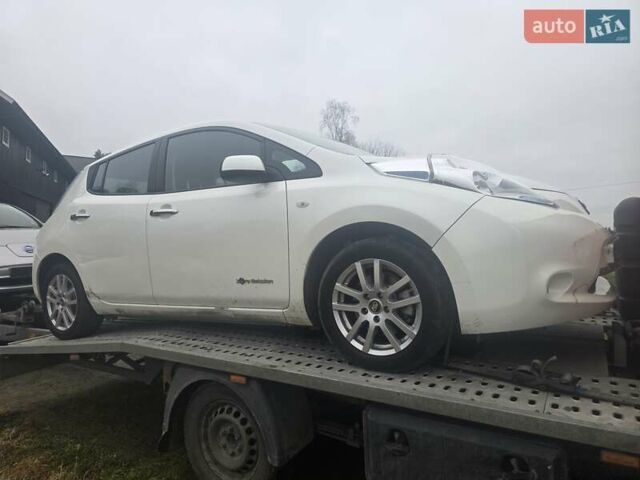 Белый Ниссан Лиф, объемом двигателя 0 л и пробегом 72 тыс. км за 6750 $, фото 12 на Automoto.ua