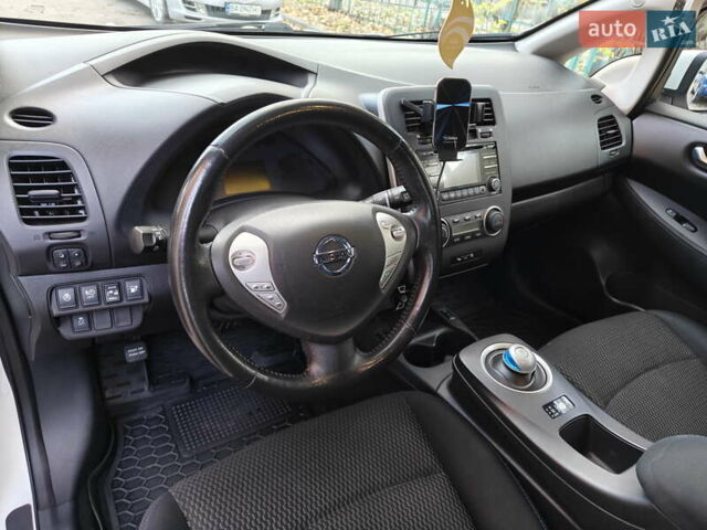 Белый Ниссан Лиф, объемом двигателя 0 л и пробегом 118 тыс. км за 7599 $, фото 25 на Automoto.ua