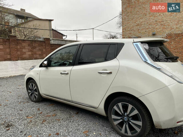 Білий Ніссан Ліф, об'ємом двигуна 0 л та пробігом 179 тис. км за 6800 $, фото 3 на Automoto.ua