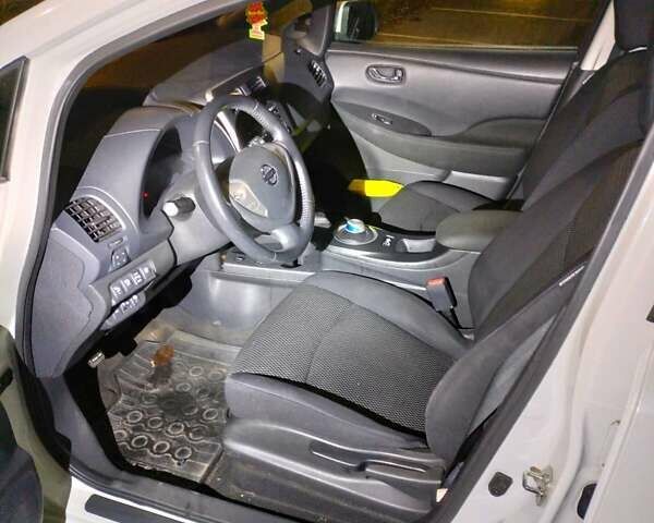 Белый Ниссан Лиф, объемом двигателя 0 л и пробегом 72 тыс. км за 6750 $, фото 8 на Automoto.ua