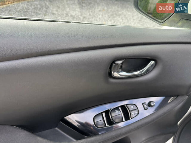 Белый Ниссан Лиф, объемом двигателя 0 л и пробегом 136 тыс. км за 5900 $, фото 11 на Automoto.ua