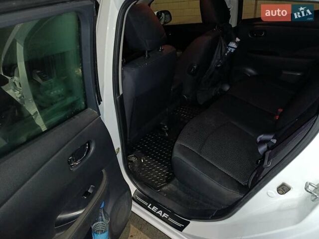 Белый Ниссан Лиф, объемом двигателя 0 л и пробегом 170 тыс. км за 6300 $, фото 4 на Automoto.ua