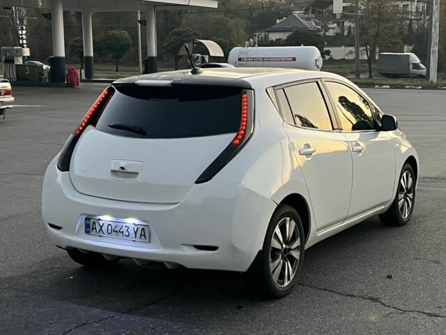 Белый Ниссан Лиф, объемом двигателя 0 л и пробегом 170 тыс. км за 4500 $, фото 4 на Automoto.ua