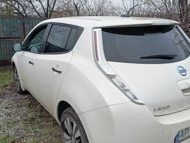 Белый Ниссан Лиф, объемом двигателя 0 л и пробегом 170 тыс. км за 6500 $, фото 6 на Automoto.ua