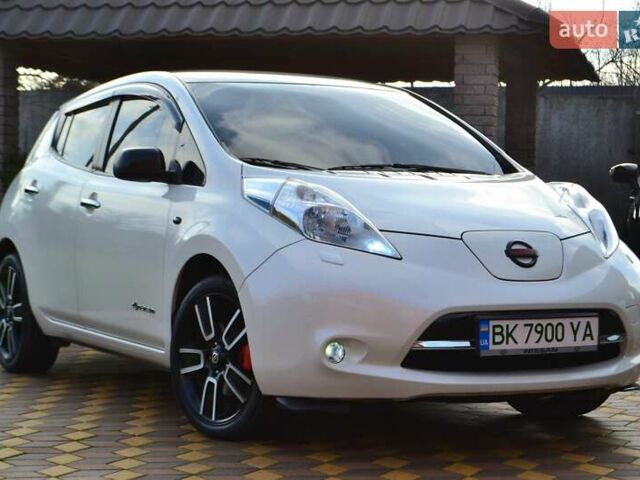 Білий Ніссан Ліф, об'ємом двигуна 0 л та пробігом 96 тис. км за 7950 $, фото 3 на Automoto.ua