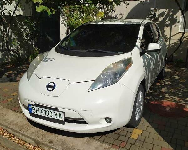 Білий Ніссан Ліф, об'ємом двигуна 0 л та пробігом 191 тис. км за 6700 $, фото 5 на Automoto.ua