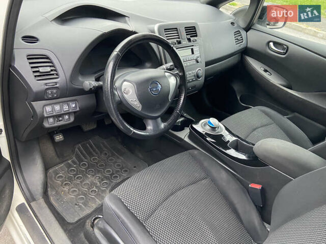 Белый Ниссан Лиф, объемом двигателя 0 л и пробегом 223 тыс. км за 5900 $, фото 13 на Automoto.ua