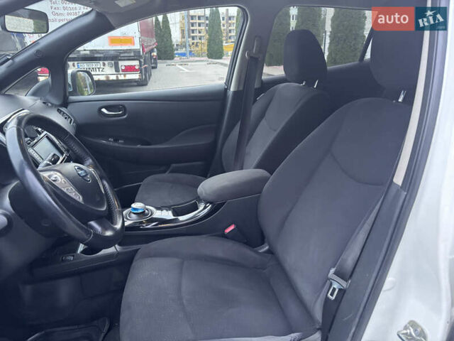 Белый Ниссан Лиф, объемом двигателя 0 л и пробегом 145 тыс. км за 6799 $, фото 13 на Automoto.ua