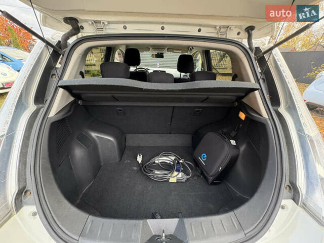 Белый Ниссан Лиф, объемом двигателя 0 л и пробегом 122 тыс. км за 6200 $, фото 16 на Automoto.ua