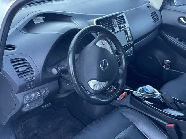 Ниссан Лиф 2014 в Виннице на Automoto.ua Белый Ниссан Лиф, объемом двигателя 0 л и пробегом 132 тыс. км за 5700 $, фото 6 на Automoto.ua