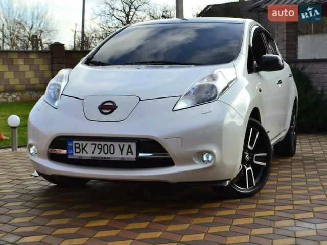 Білий Ніссан Ліф, об'ємом двигуна 0 л та пробігом 96 тис. км за 7950 $, фото 10 на Automoto.ua