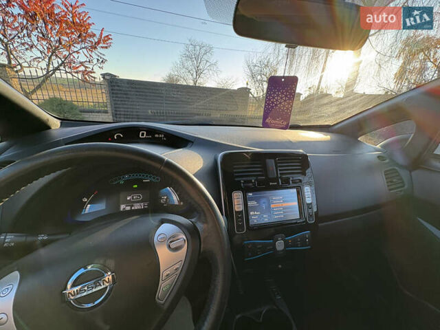 Білий Ніссан Ліф, об'ємом двигуна 0 л та пробігом 122 тис. км за 6100 $, фото 23 на Automoto.ua