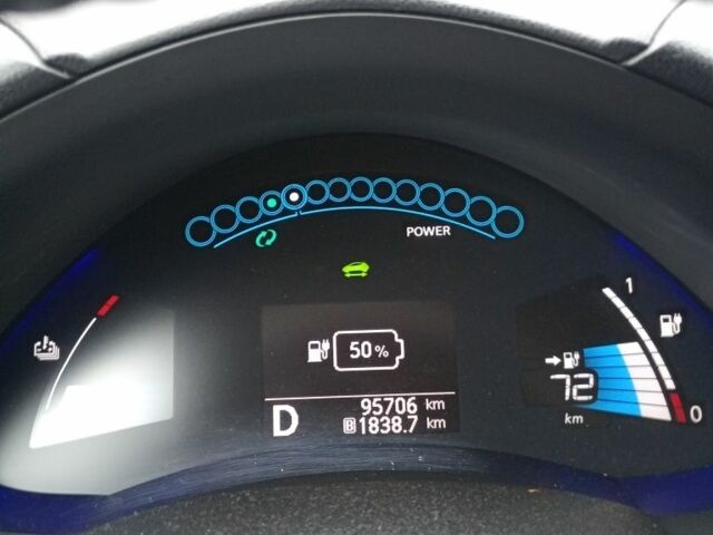 Белый Ниссан Лиф, объемом двигателя 0 л и пробегом 96 тыс. км за 7500 $, фото 16 на Automoto.ua