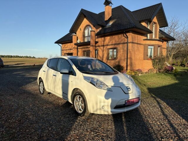 Білий Ніссан Ліф, об'ємом двигуна 0 л та пробігом 122 тис. км за 6100 $, фото 2 на Automoto.ua