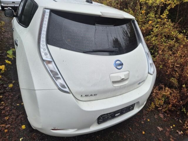 Білий Ніссан Ліф, об'ємом двигуна 0 л та пробігом 121 тис. км за 5950 $, фото 2 на Automoto.ua