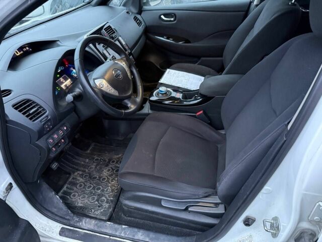 Белый Ниссан Лиф, объемом двигателя 0 л и пробегом 145 тыс. км за 5950 $, фото 5 на Automoto.ua