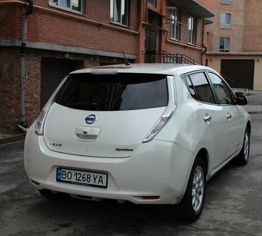 Белый Ниссан Лиф, объемом двигателя 0 л и пробегом 180 тыс. км за 6500 $, фото 6 на Automoto.ua