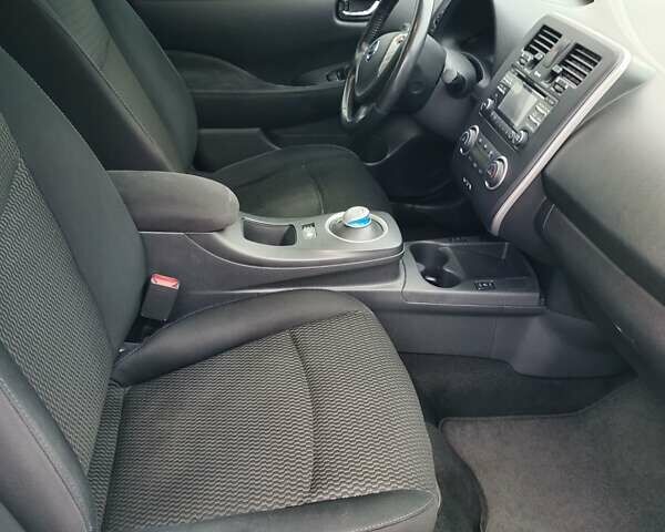 Белый Ниссан Лиф, объемом двигателя 0 л и пробегом 131 тыс. км за 6500 $, фото 20 на Automoto.ua