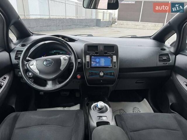 Белый Ниссан Лиф, объемом двигателя 0 л и пробегом 80 тыс. км за 6800 $, фото 10 на Automoto.ua