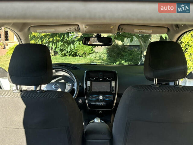 Белый Ниссан Лиф, объемом двигателя 0 л и пробегом 144 тыс. км за 6700 $, фото 15 на Automoto.ua