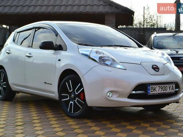 Білий Ніссан Ліф, об'ємом двигуна 0 л та пробігом 96 тис. км за 7950 $, фото 4 на Automoto.ua