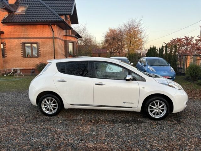 Белый Ниссан Лиф, объемом двигателя 0 л и пробегом 117 тыс. км за 6000 $, фото 4 на Automoto.ua