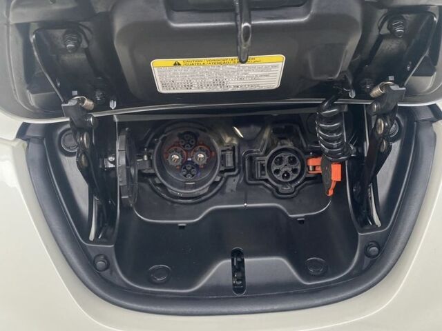 Белый Ниссан Лиф, объемом двигателя 0 л и пробегом 83 тыс. км за 7250 $, фото 13 на Automoto.ua