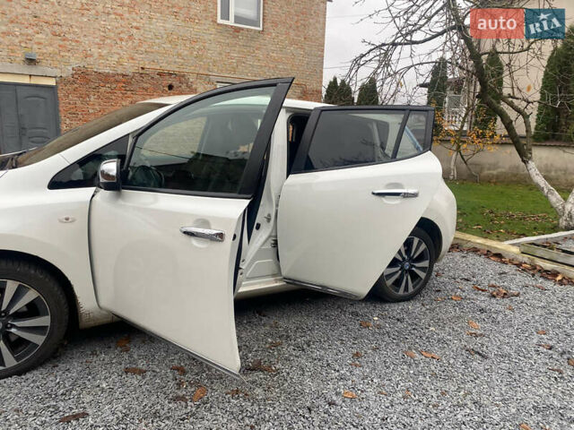 Білий Ніссан Ліф, об'ємом двигуна 0 л та пробігом 179 тис. км за 6800 $, фото 9 на Automoto.ua